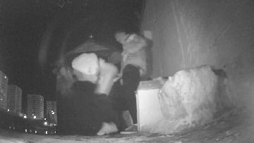 FU10 Night Crawling public sex 403