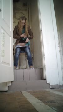 Girls Peeing 143