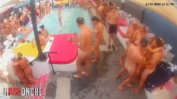 Sex in swingers club 72