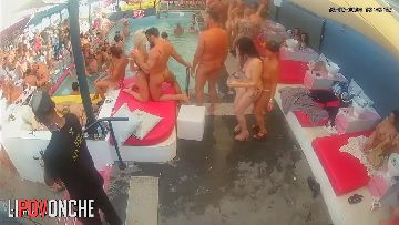 Sex in swingers club 80