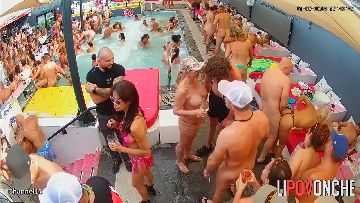 Sex in swingers club 86