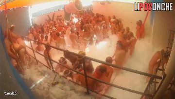 Sex in swingers club 87