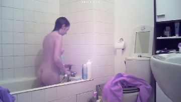 Spying on hot naked sister in bathroom 02