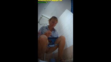 Wandering voyeur 202